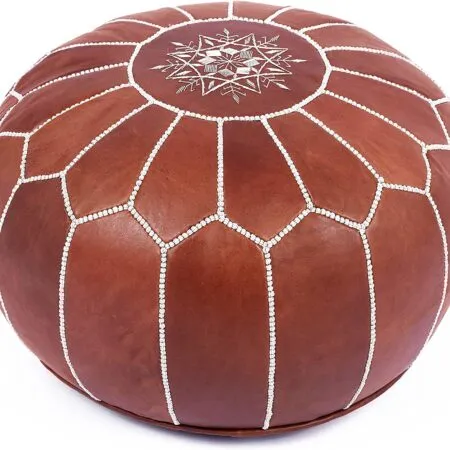 Puf de piel marrón