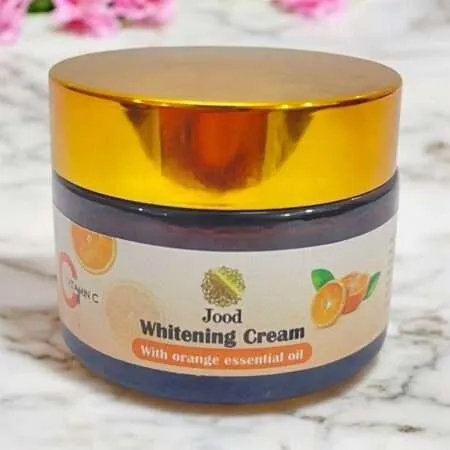Whitening scrub: Orange & Essential oil